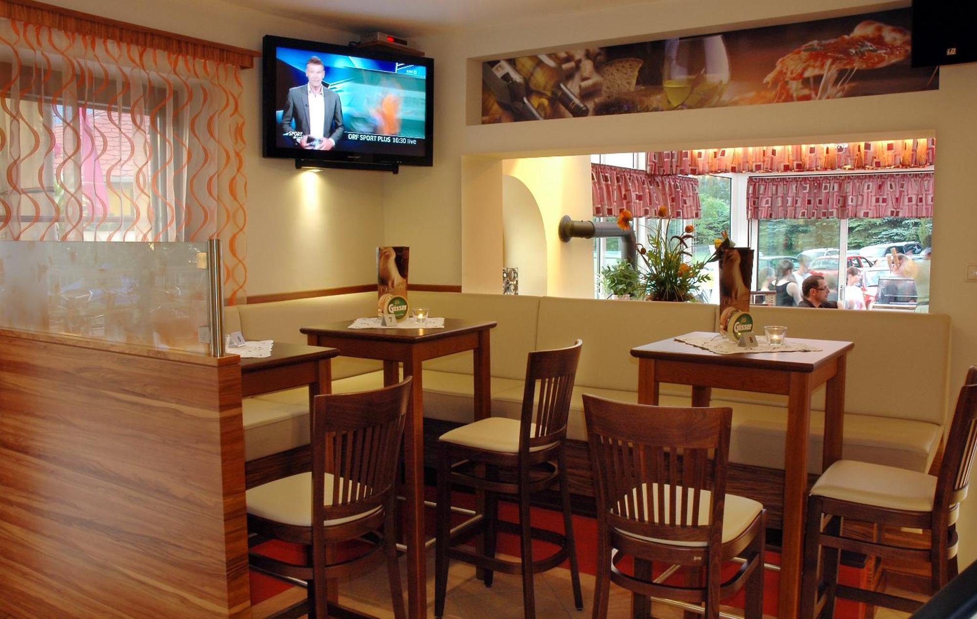 Gaestehaus Krappinger/Pizzeria Mamma Mia Осиах Екстериор снимка