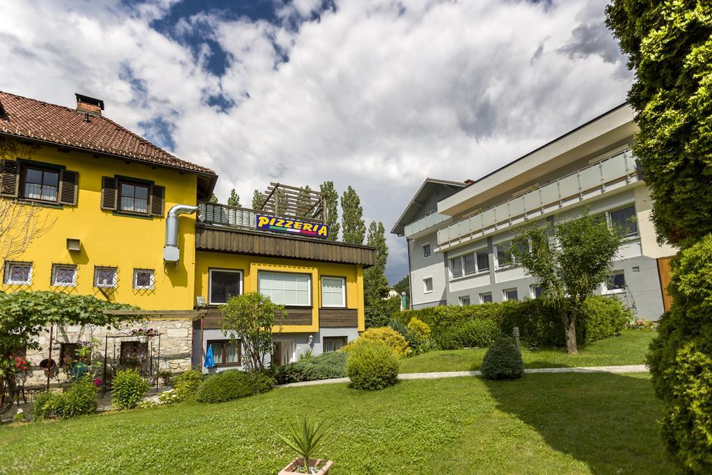 Gaestehaus Krappinger/Pizzeria Mamma Mia Осиах Екстериор снимка